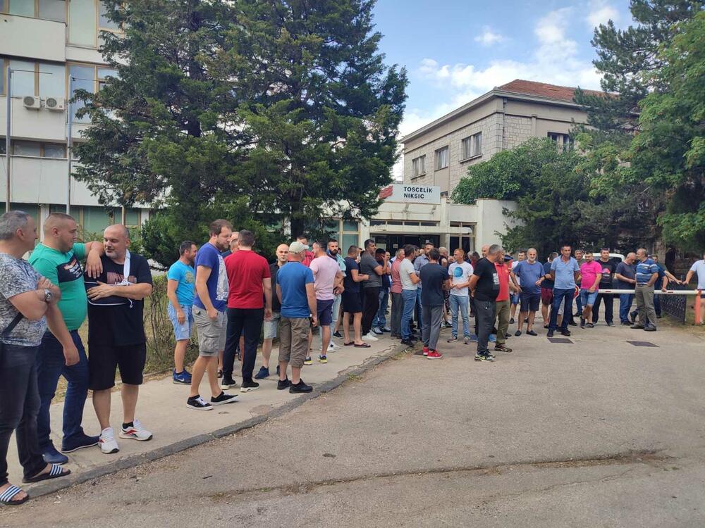 Radnici ostaju bez posla 1. septembra: Sa protesta radnika Željezare 