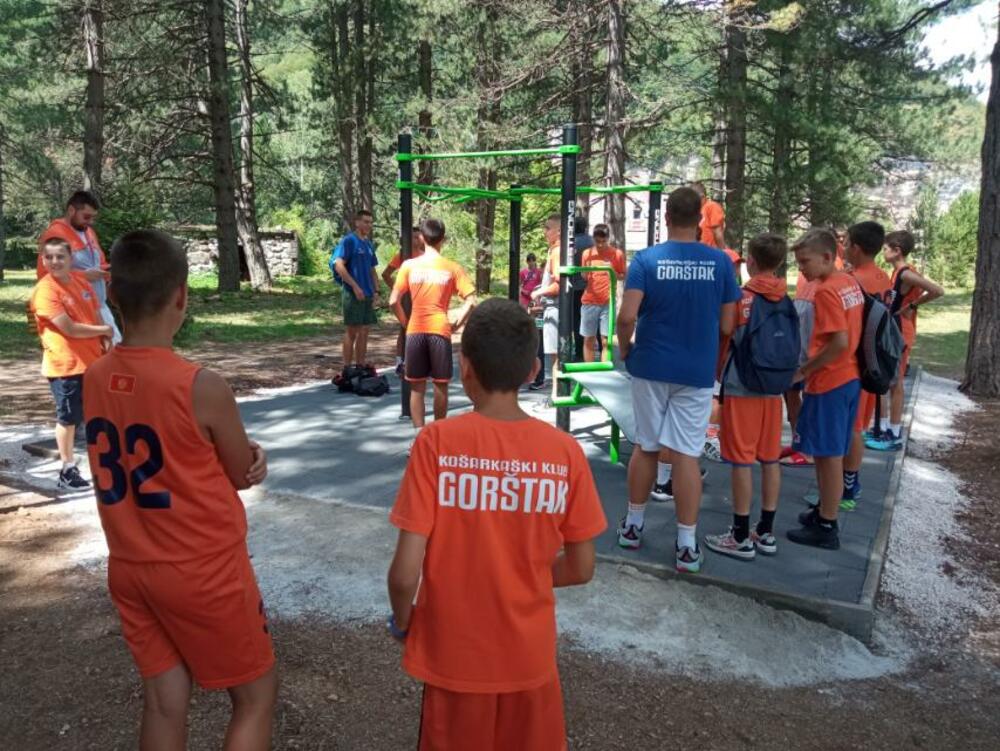 <p>„Ovaj naš mali poduhvat je usrećio djecu i to je najvažnije. Zahvalnost dugujem firmama Montis, Explorer i hotelu Bjanka. Svi oni su pomogli da ovaj mali raj napravimo za djecu i mlade“, rekla je predsjednica Opštine Marta Šćepanović</p>