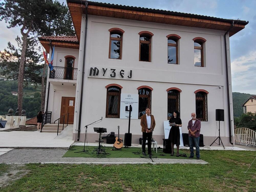 <p>“Bijelo Polje ovim susretima pokazuje poseban odnos i poštovanje prema slikarima i ikonopiscima Lazovićima, jer su to svojim radom i djelovanjem zaslužili, ali značaj manifestacije je svakako promocija i uključivanje mladih slikara koji stvaraju savremena”</p>