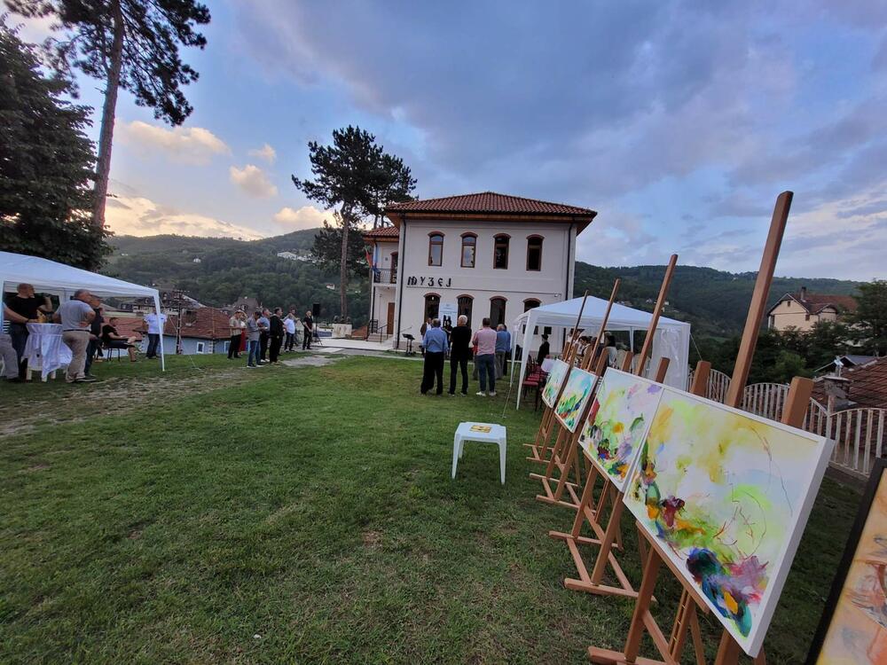 <p>“Bijelo Polje ovim susretima pokazuje poseban odnos i poštovanje prema slikarima i ikonopiscima Lazovićima, jer su to svojim radom i djelovanjem zaslužili, ali značaj manifestacije je svakako promocija i uključivanje mladih slikara koji stvaraju savremena”</p>
