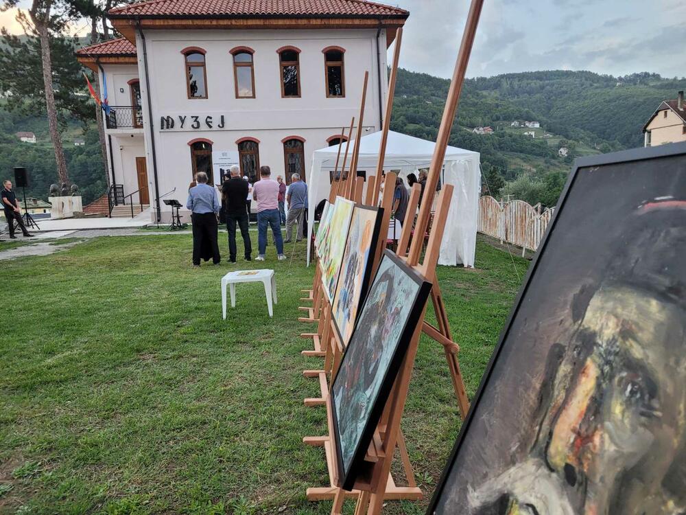 <p>“Bijelo Polje ovim susretima pokazuje poseban odnos i poštovanje prema slikarima i ikonopiscima Lazovićima, jer su to svojim radom i djelovanjem zaslužili, ali značaj manifestacije je svakako promocija i uključivanje mladih slikara koji stvaraju savremena”</p>