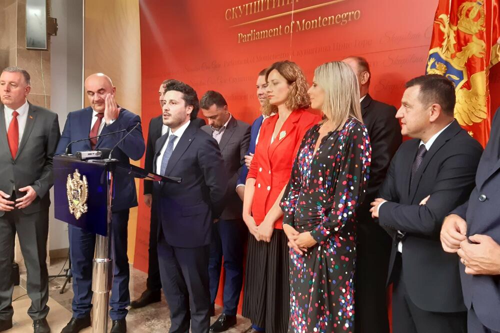 Za smjenu Vlade glasalo 50 poslanika: Abazović i ministri u Skupštini, Foto: Biljana Matijašević
