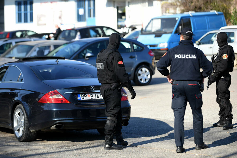 PJP kontroliše vozila u Podgorici (arhiva), Foto: BORIS PEJOVIC