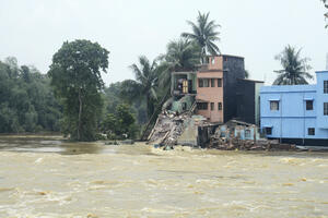 U poplavama na sjeveru Indije poginulo 15 ljudi