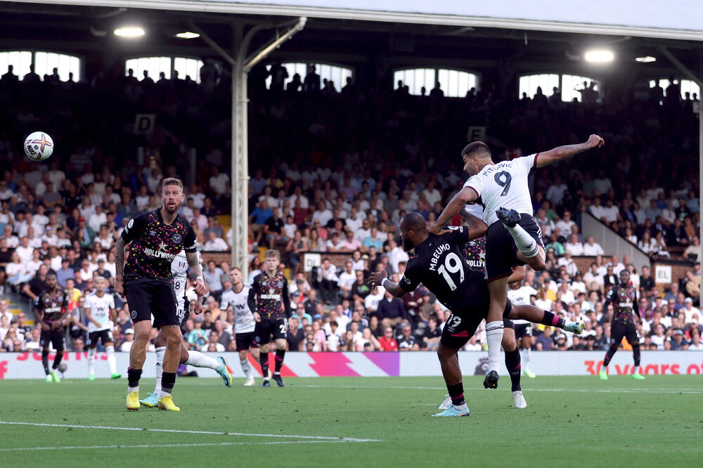 Mitrović daje gol za pobjedu, Foto: Reuters