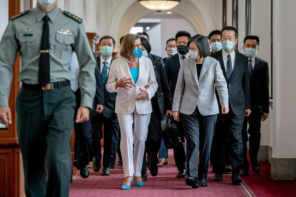 Nensi Pelosi sa predsjednicom Tajvana Cai Ing Ven u Tajpeiju 3. avgusta, Foto: Rojters