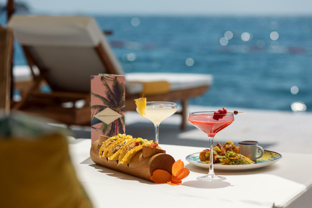 <p>U srcu Budvanskog zaliva, pronađite potpuno drugačiji svijet i izgubite se u jedinstvenom boho ambijentu plaže i restorana Key West by Nikki Beach, dok uživate u autentičnim karipskim i latino zalogajima.</p>  <p> </p>  <p>Skriven u gustoj šumi kompleksa Dukley Gardens, između stjenovitih obronaka i mora, Key West by Nikki Beach transformiše dobro poznatu lakoću življenja na Jadranu kroz poseban latino i karipski začin koji se prožima kroz jela, pića, muziku i sveobuhvatnu atmosferu.</p>