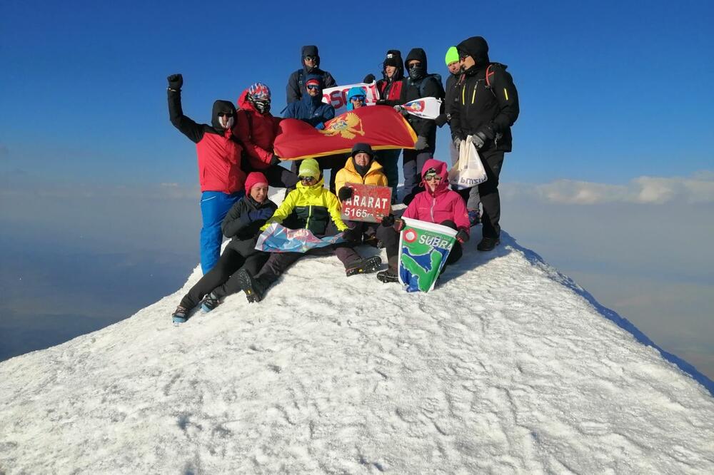 Članovi ekspedicije na vrhu Agri Dagi, Foto: Privatna arhiva