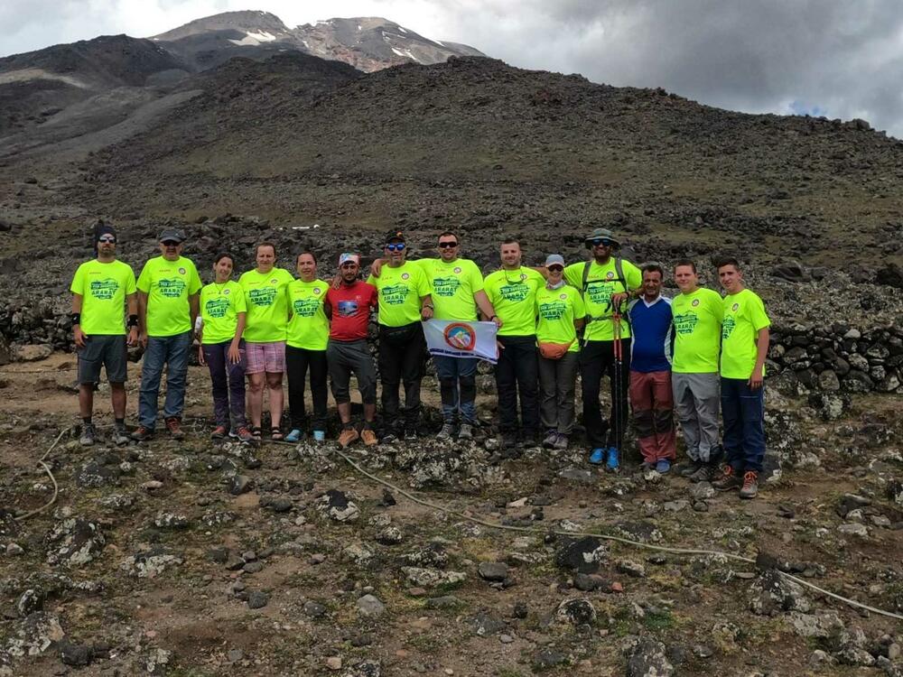 Nakon silaska sa vrha, predah na 3.200 mnm