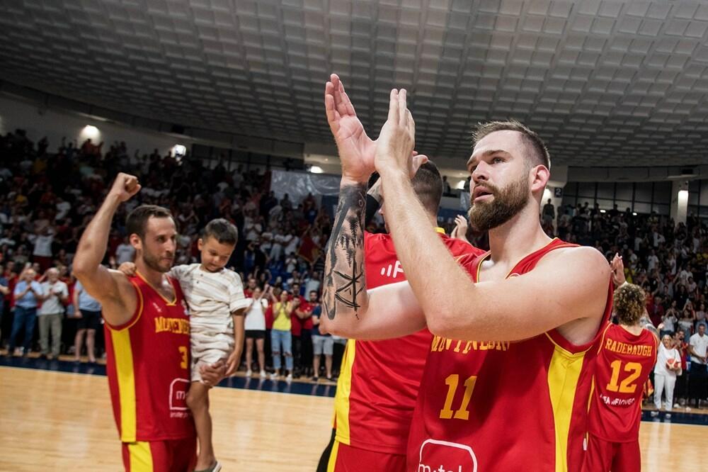 Vrijeme je za novu feštu u “Morači”: Košarkaši Crne Gore slave pobjedu nad Francuskom 1. jula, Foto: FIBA