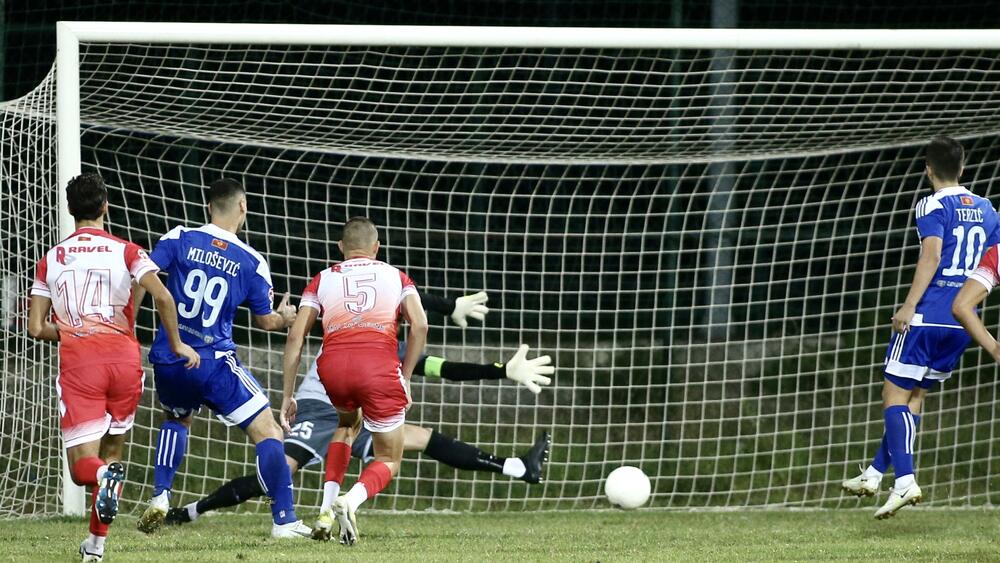 Milošević postiže gol