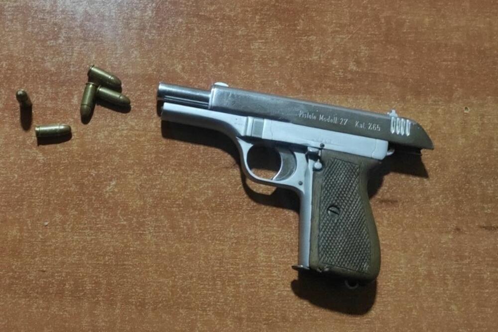 Pronađeni pištolj, Foto: Uprava policije