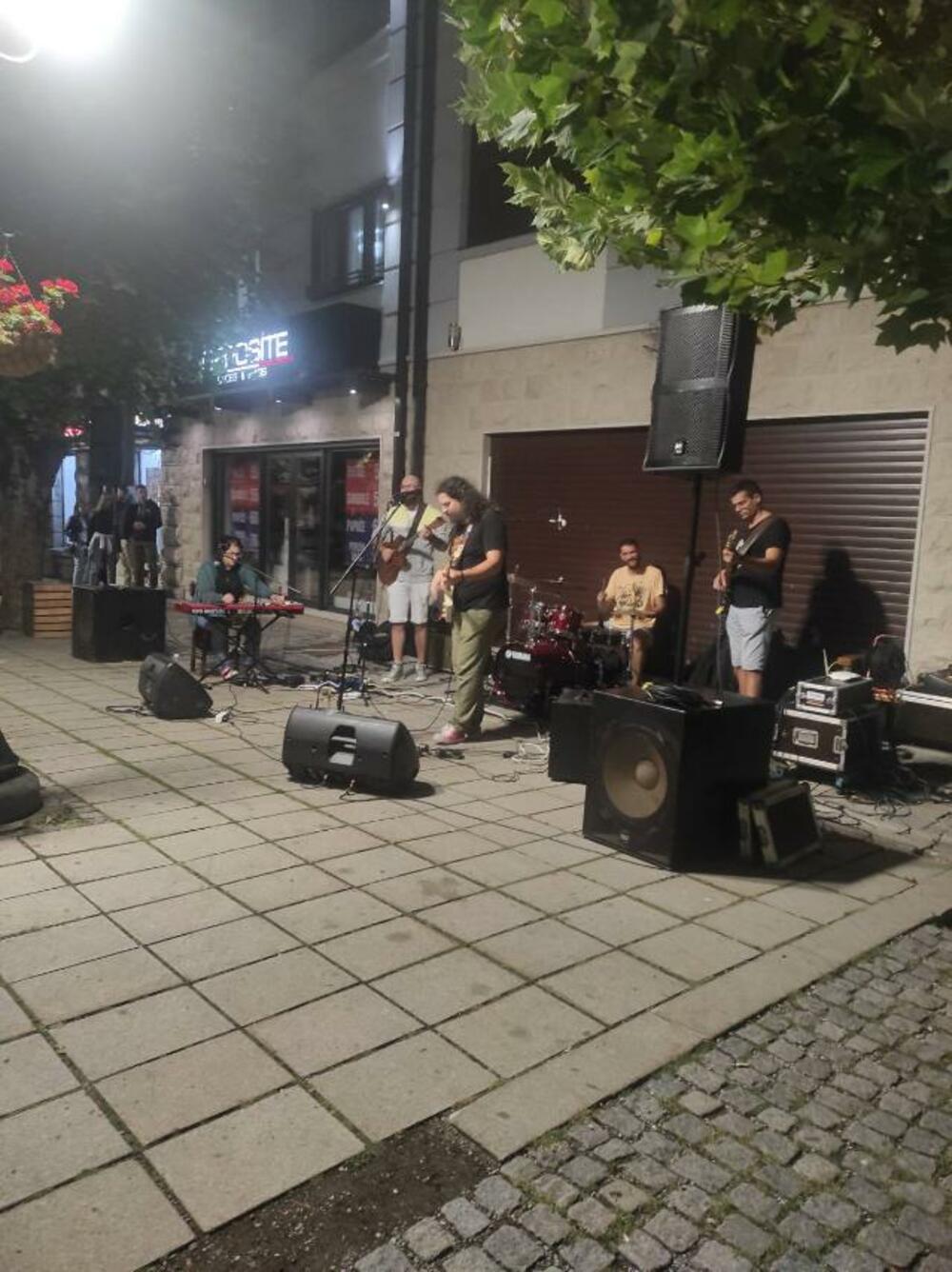 rok bend Galaksija, Galaksija