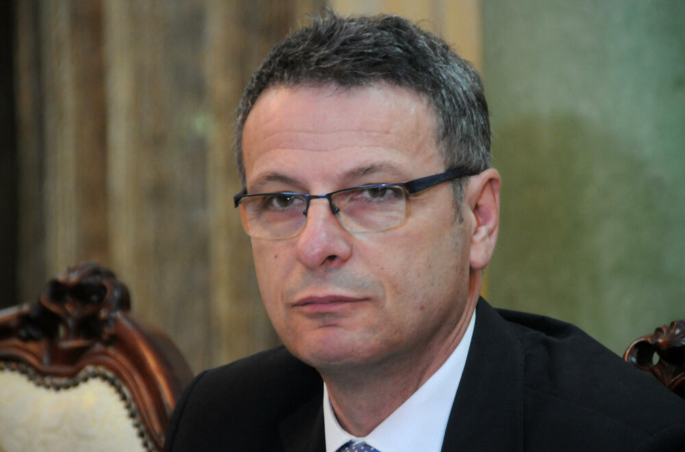 Države koje same ne mogu da nađu rješenja za izazove, postaju predmet interesovanja: Garčević