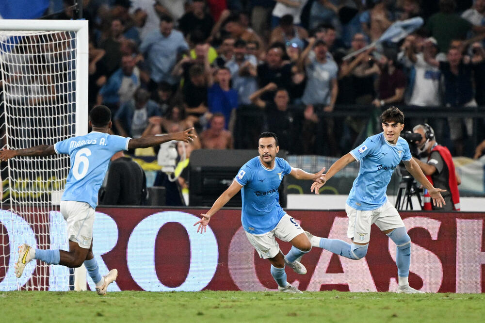 Igrači Lacija slave gol Pedra, Foto: Reuters