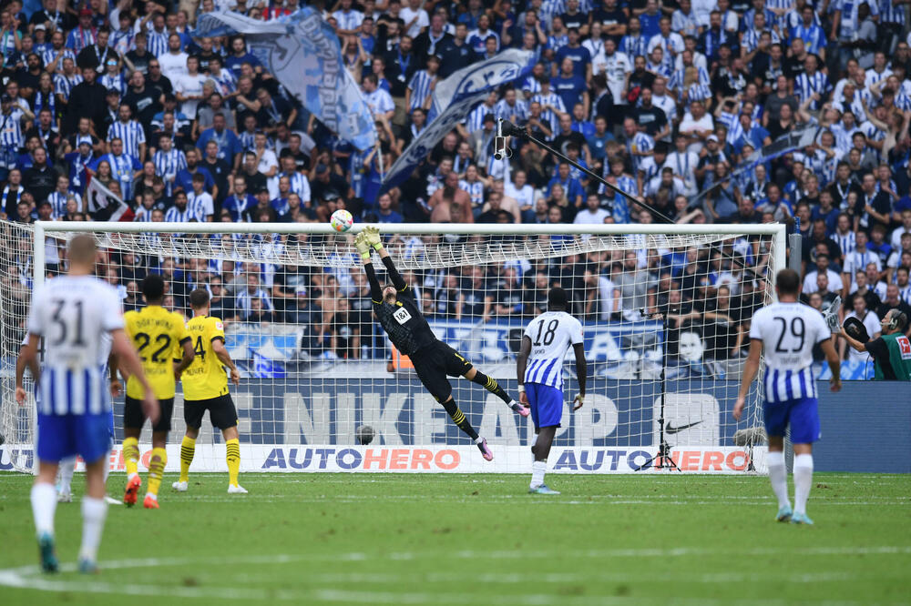 Kobel je odbranio sve šuteve "plavo-bijelih", Foto: REUTERS