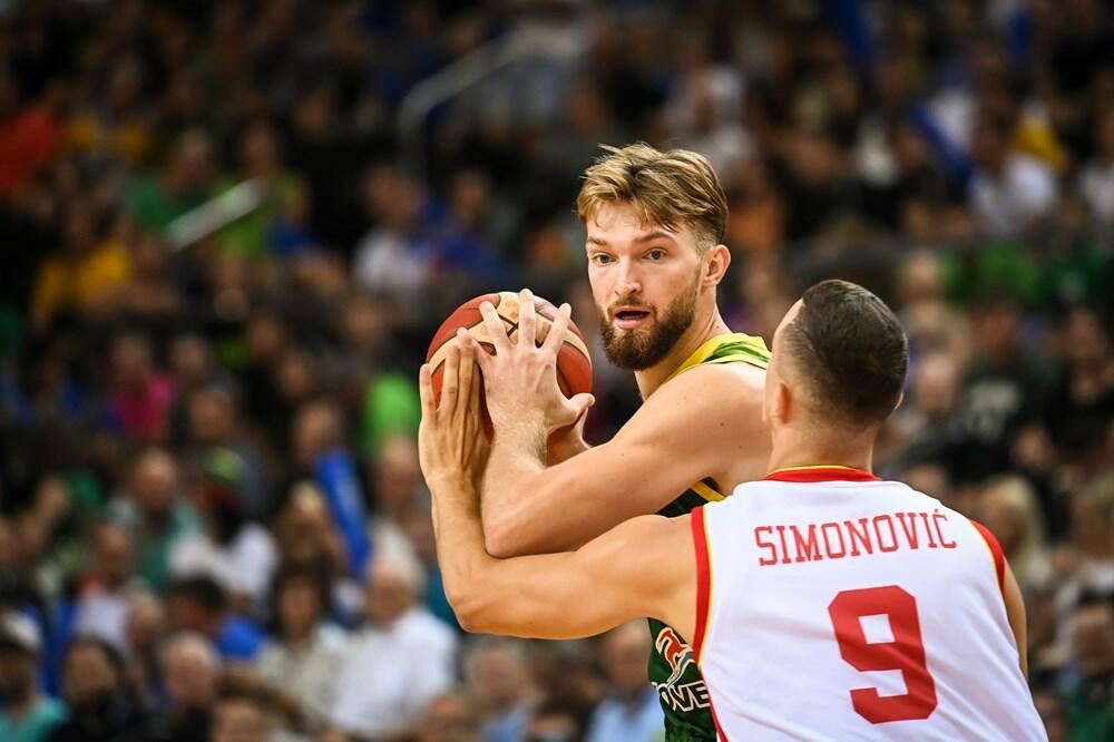 Duel Domantasa Sabonisa i Marka Simonovića, Foto: FIBA