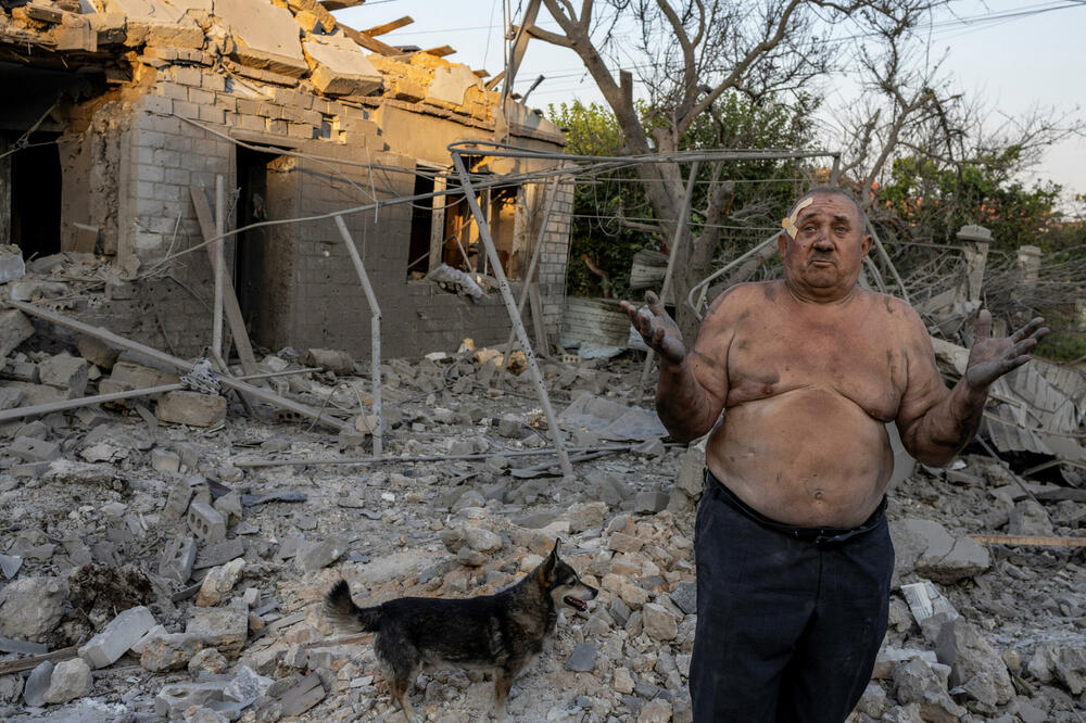 Jedna od granata u Mikolajivu pogodila je kuću Oleksandra Šulge i usmrtila njegovu suprugu, Foto: Rojters
