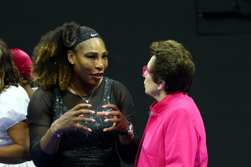 <p>Serena Vilijams na startu posljednjeg turnira u karijeri, US opena, pobijedila Danku Kovinić 2:0 i plasirala se u 2. kolo</p>