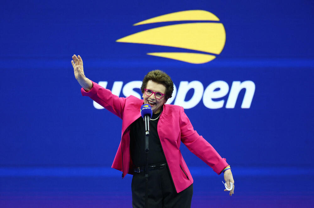 <p>Serena Vilijams na startu posljednjeg turnira u karijeri, US opena, pobijedila Danku Kovinić 2:0 i plasirala se u 2. kolo</p>