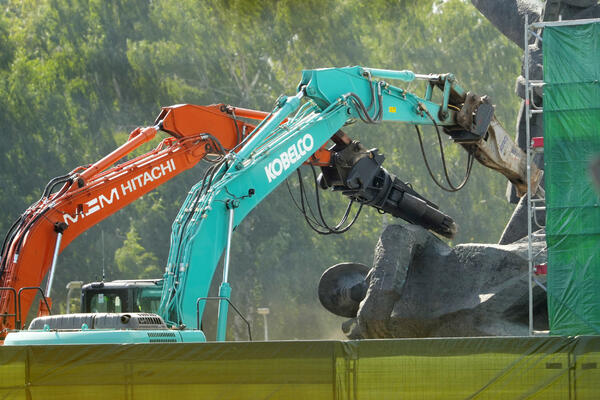 Rusija osudila rušenje spomenika iz sovjetskog doba u baltičkim...