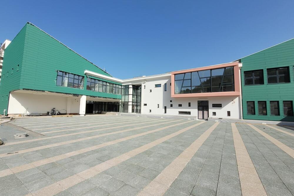 Nova zgrada škole još nije u funkciji, Foto: Jadranka Ćetković