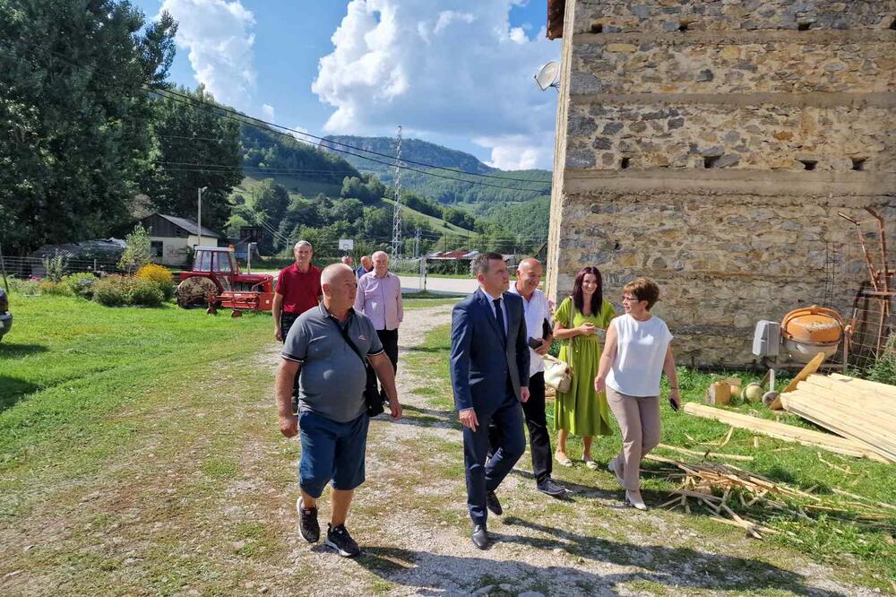 Vojinović posjetio školu, Foto: Ministarstvo prosvjete