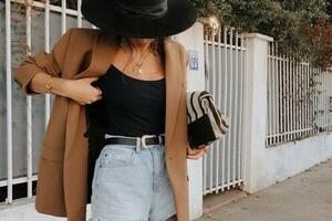 Savršen izgled: Ljetnji hitovi u kombinacijama za prve jesenje dane