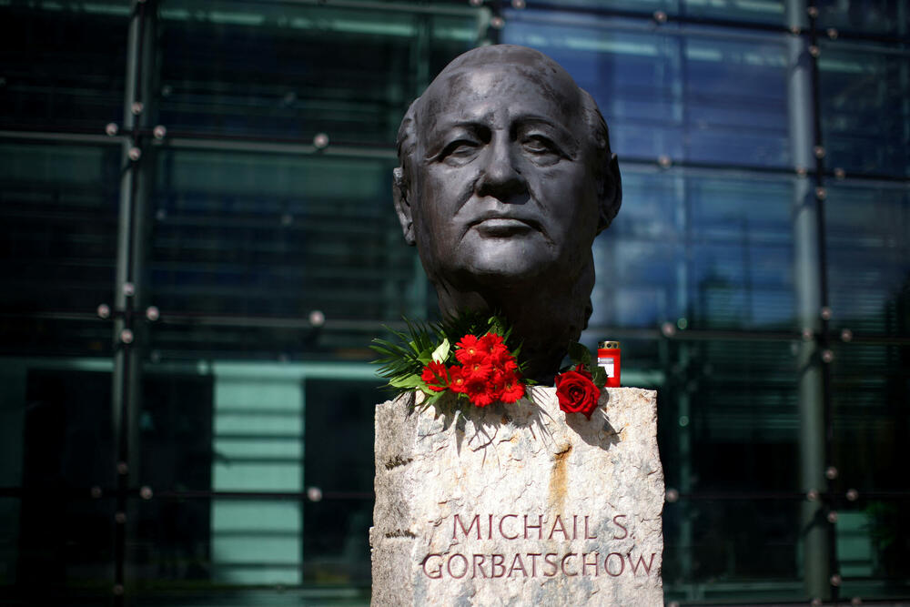Skulptura Mihaila Gorbačova u Berlinu