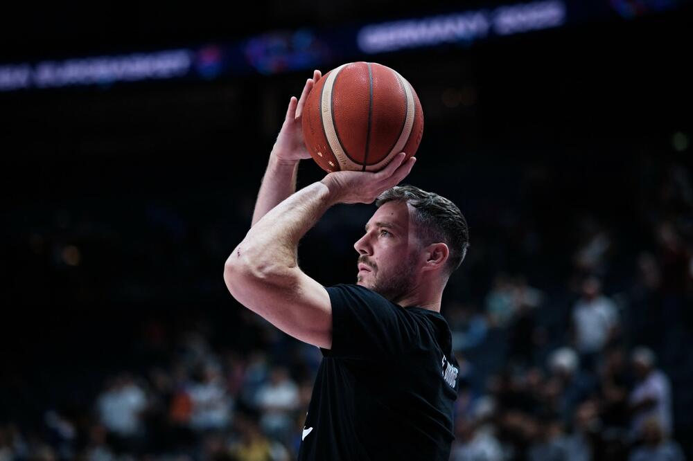 Slovenci ipak na vrijeme kenuli da se zagrijavaju, Foto: Twitter