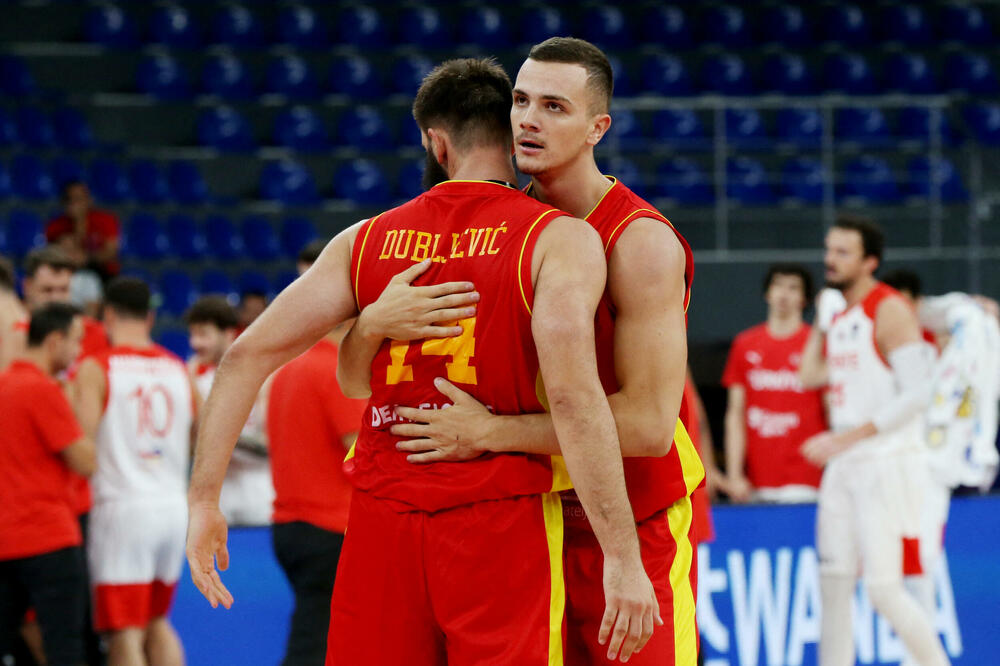 Bojan Dubljević i Marko Simonović na utakmici sa Turskom, Foto: Irakli Gedenidze/Reuters