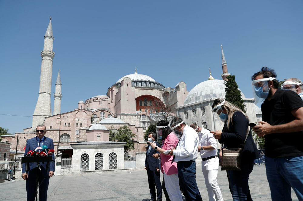 Erdogan ispred Aja Sofije u Istanbulu u avgustu 2020., Foto: MURAD SEZER