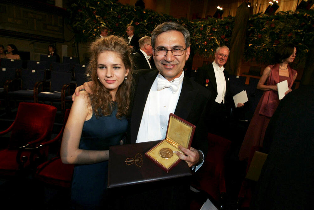 Orhan Pamuk sa kćerkom Rujom u Stokholmu 2010