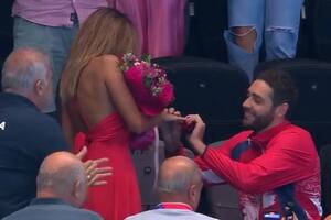 Vaterpolo romantika : Zaprosio djevojku nakon plasmana u osminu...