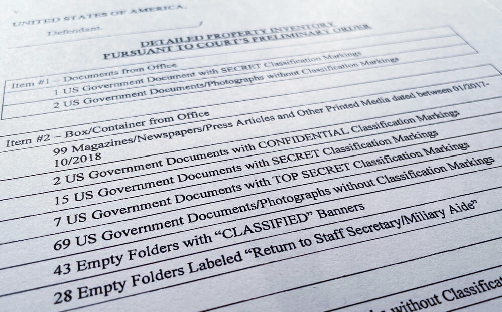<p>Prema inventaru, koji je objavio Sekretarijat za pravosuđe, otkriven je sadržaj 33 kutije i fascikli uzetih iz kancelarije i skladištene prostorije u Trampovom posjedu Mar-a-Lagu tokom pretresa 8. avgusta<br /> </p>