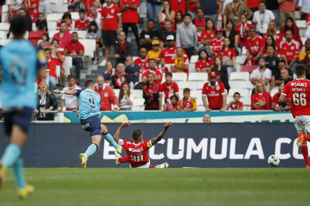 Osmajić daje gol Benfiki, Foto: Reuters