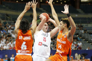 Srbija prebacila stotku protiv Holandije, Jokić u Pragu čuo MVP...