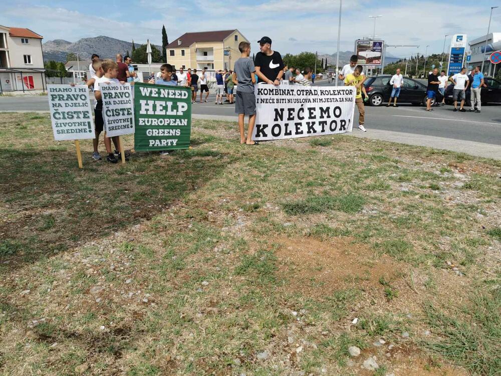 <p>"Mislim da je Opština došla u nezgodno vrijeme, nismo bili pripremljeni i uskraćeni smo za dio teritorije", kazao je jedan od okupljenih Žarko Brajović</p>