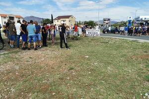 Završena blokada kružnog toka prema Aerodromu Podgorica, najavili...