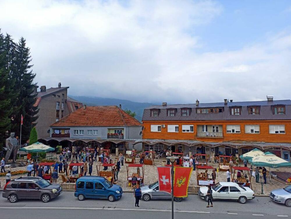 <p>Prema riječima predsjednika Opštine Mojkovac Veska Delića, poljoprivreda i proizvodnja zdrave hrane treba da budu jedna od smjernica razvoja Mojkovca</p>