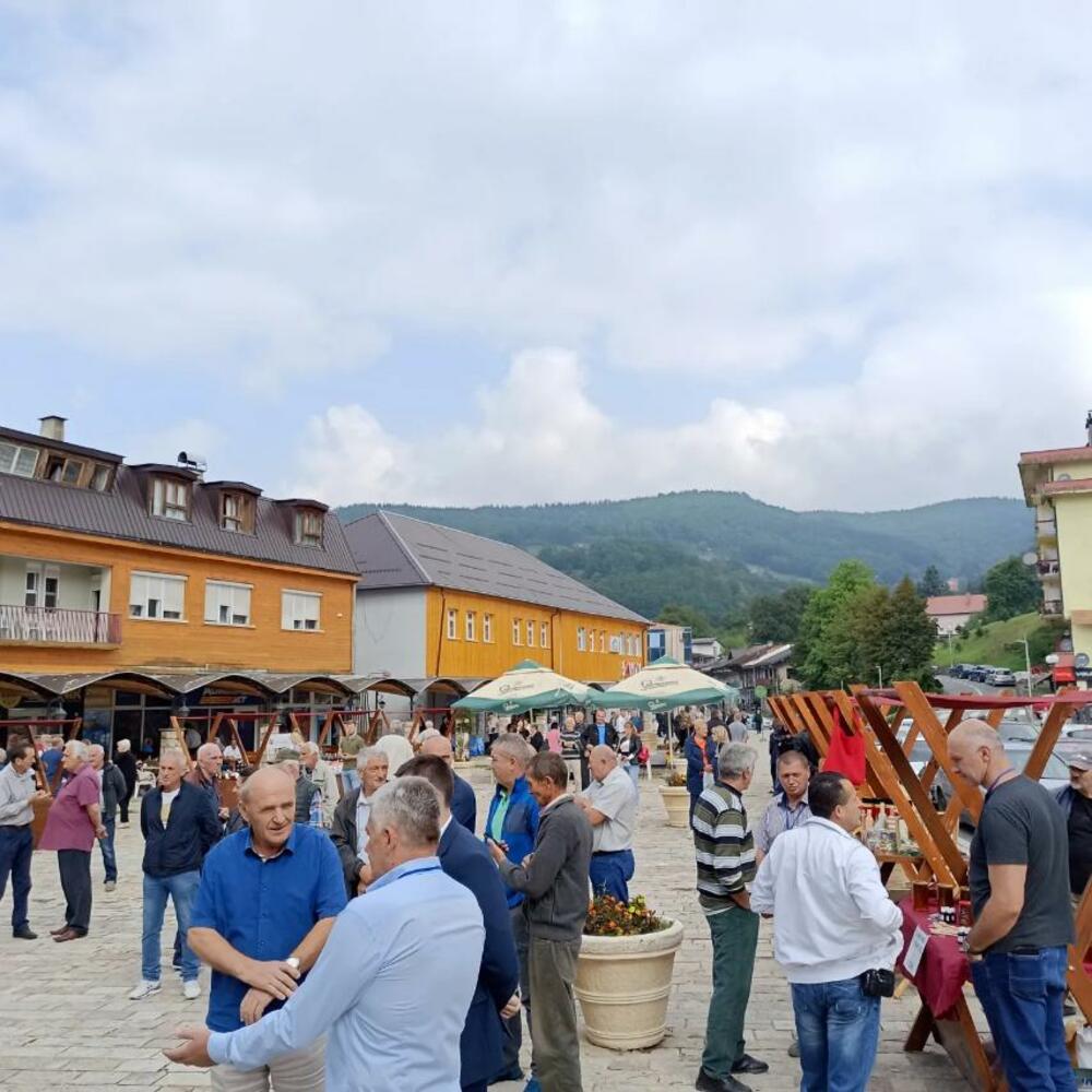 <p>Prema riječima predsjednika Opštine Mojkovac Veska Delića, poljoprivreda i proizvodnja zdrave hrane treba da budu jedna od smjernica razvoja Mojkovca</p>