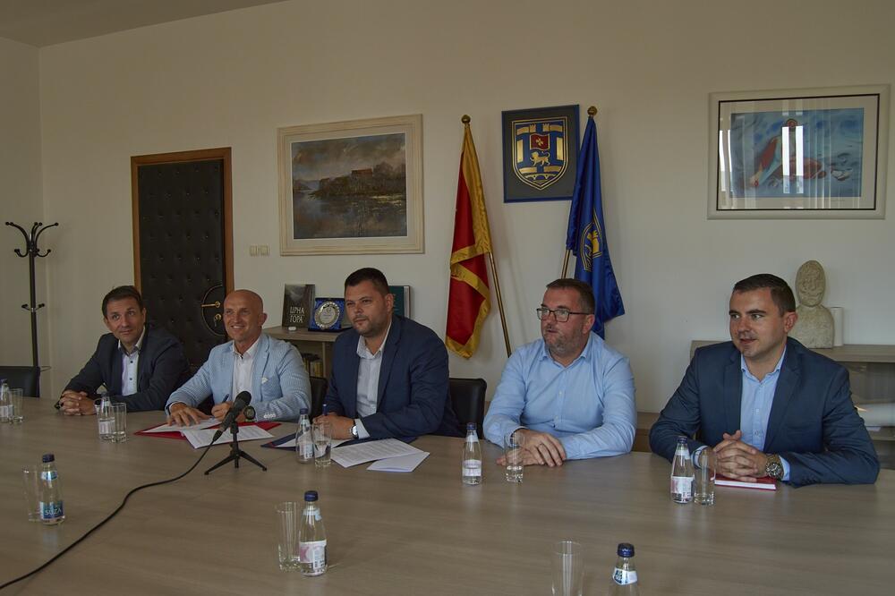 Sa potpisivanja ugovora, Foto: Opština Nikšić
