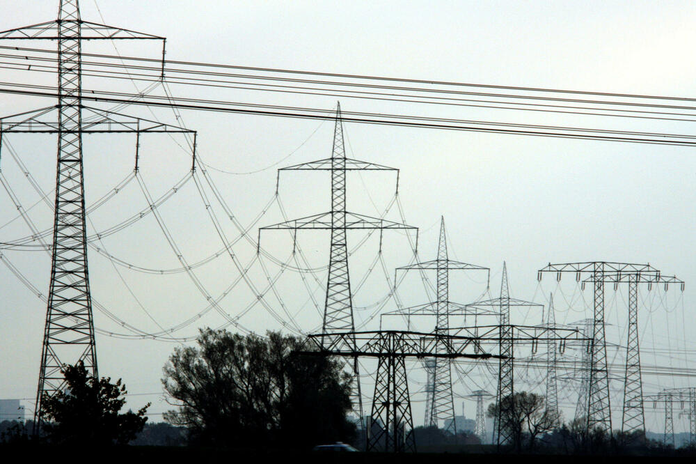 Mnogi evropski distributeri električne energije već su propali: Dalekovodi nadomak Berlina, Foto: Rojters