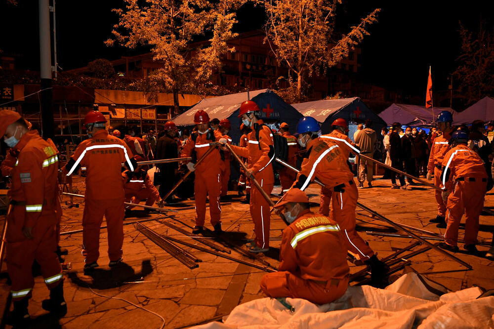 Spasioci na terenu, Foto: Reuters