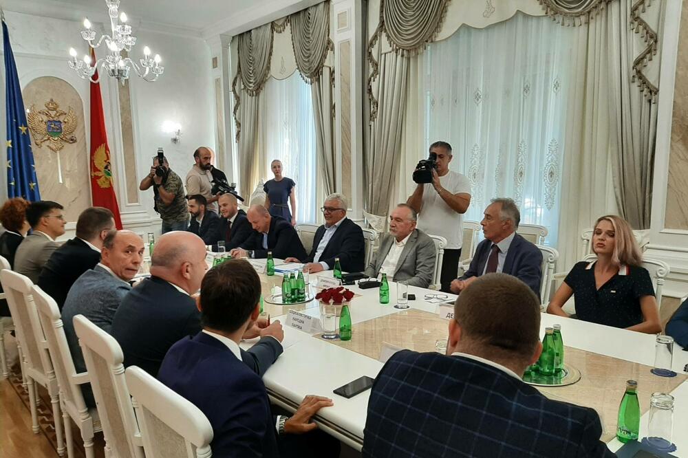Sa ranijeg sastanka predstavnika "stare većine", Foto: Nikola Dragaš