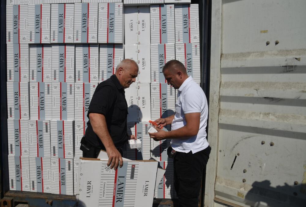 <p>Kazao je da se neće stati i da je ranije rekao da je šverc cigareta klinički mrtav, ali da su ovo sada aktivnosti kojima se pokušava nanijeti šteta Vladi Crne Gore</p>  <div contenteditable="false" tabindex="-1"> </div>