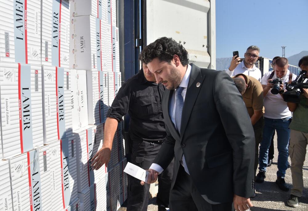 <p>Kazao je da se neće stati i da je ranije rekao da je šverc cigareta klinički mrtav, ali da su ovo sada aktivnosti kojima se pokušava nanijeti šteta Vladi Crne Gore</p>  <div contenteditable="false" tabindex="-1"> </div>