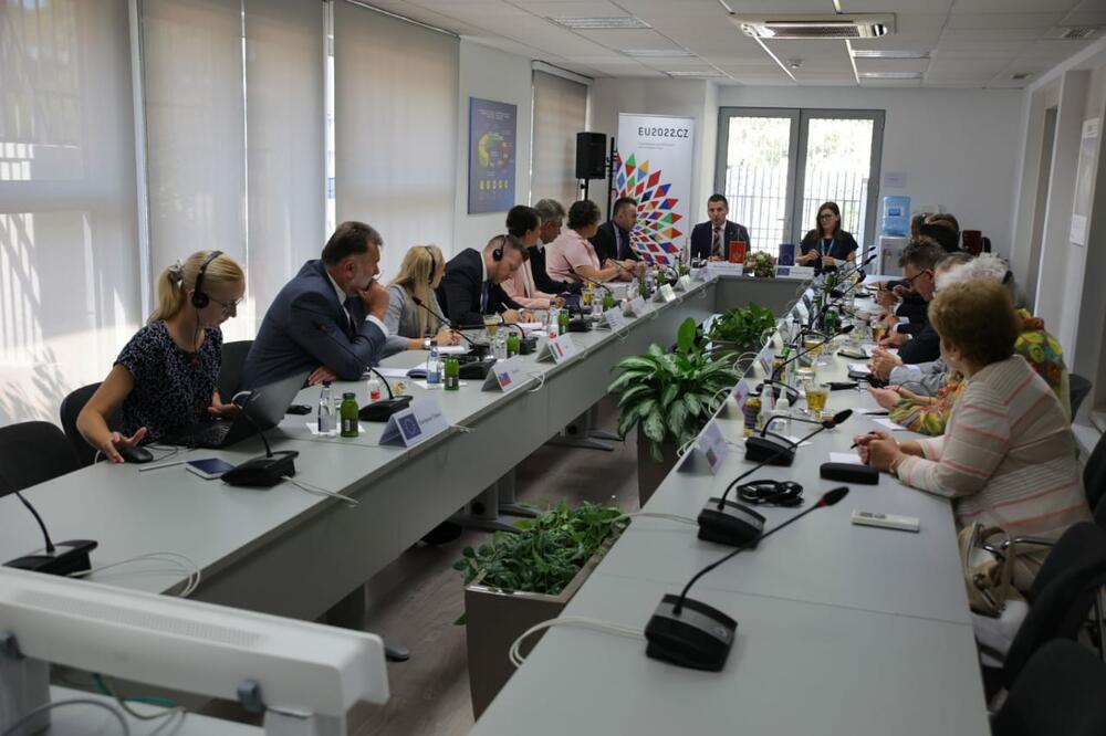 Foto: Tviter/Oana Kristina Popa