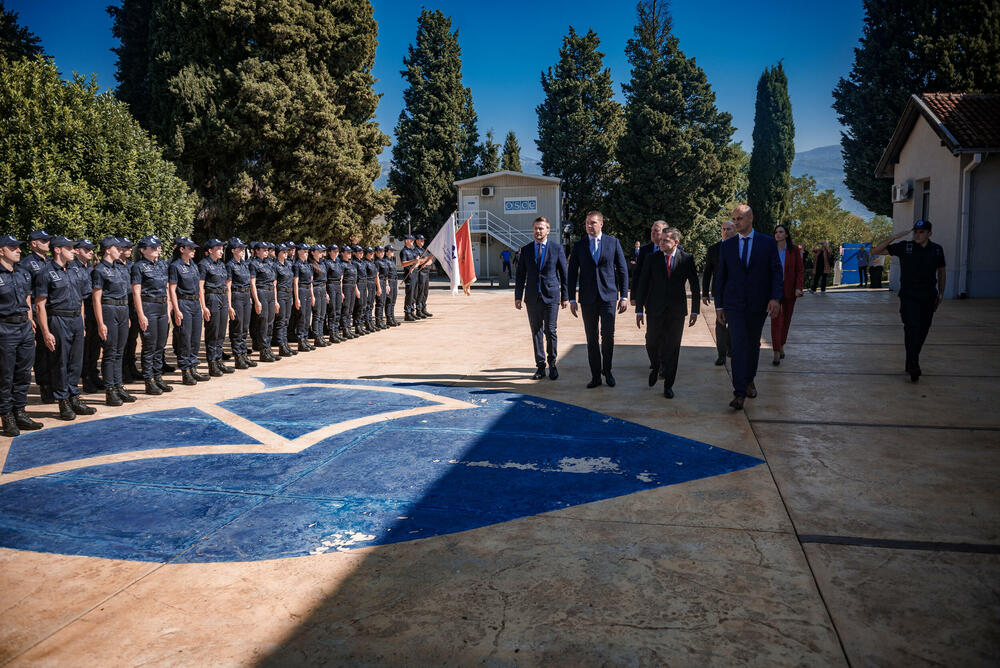 <p>Ministar prosvjete kazao da su akademci odabrali jedan od najčasnijih poziva i da moraju biti svjesni uloge koju imaju u društvu</p>
