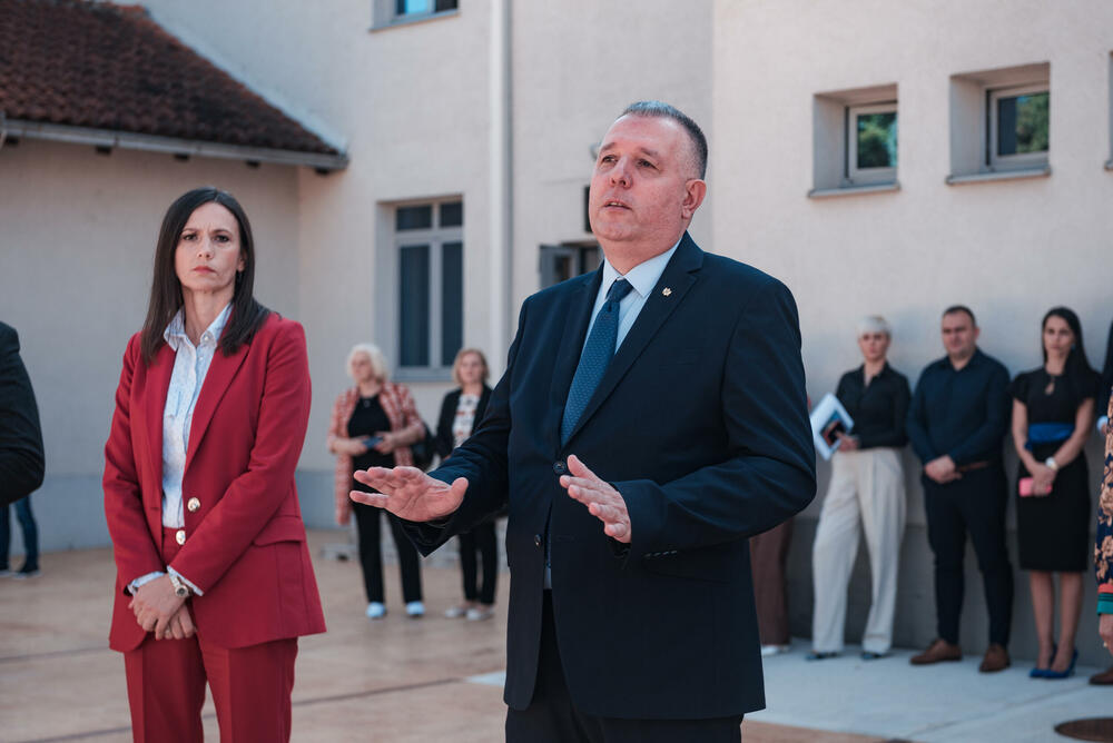 <p>Ministar prosvjete kazao da su akademci odabrali jedan od najčasnijih poziva i da moraju biti svjesni uloge koju imaju u društvu</p>